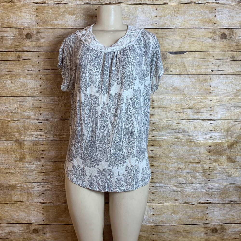 Lucky Brand Top est.1990. SZ. S. Beige and Gray...